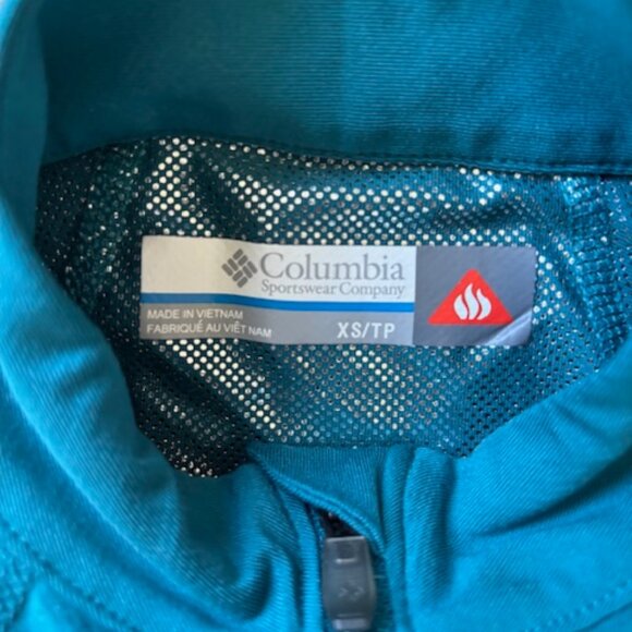 Columbia Women's Weekend Ascent 1/2-Zip Pullover Top - Picture 3 of 3